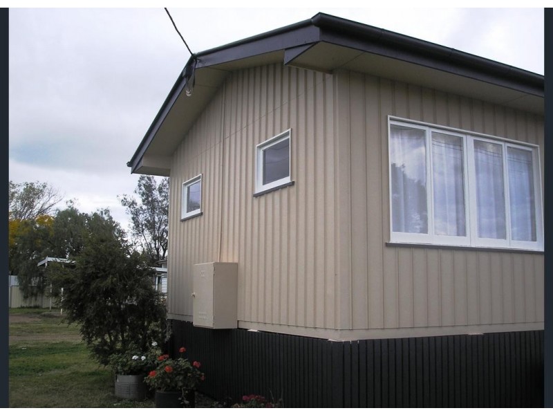 6 Moore Street, Wandoan QLD 4419