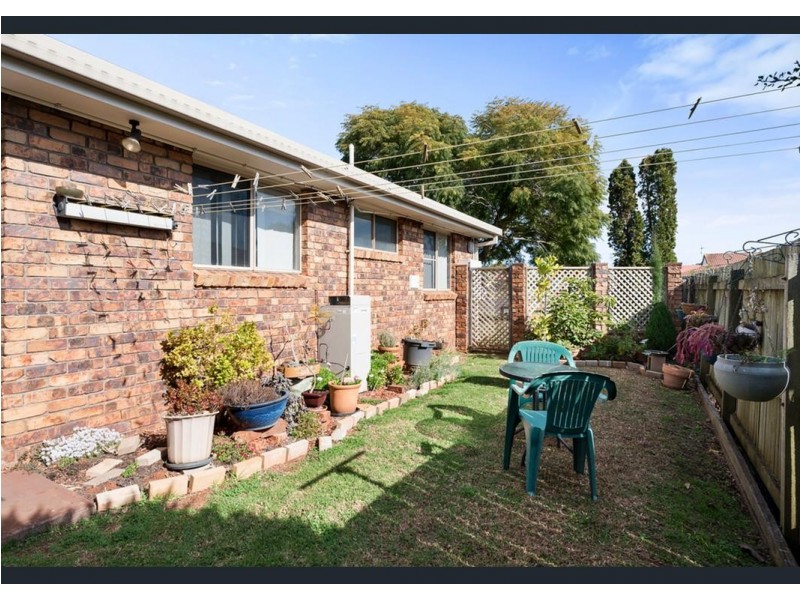 10 Carmen Street, Kearneys Spring QLD 4350