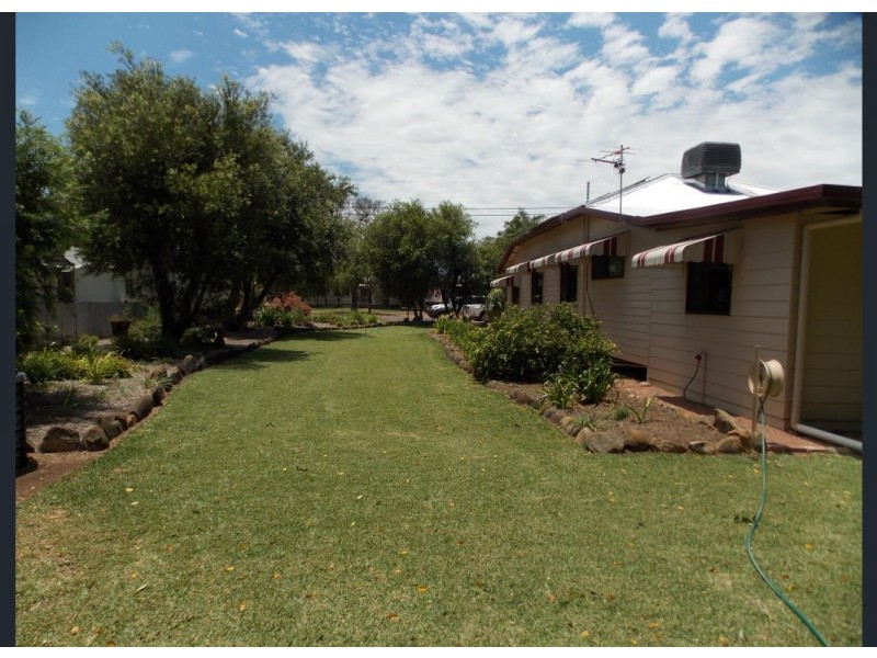 22 CLEMATIS ST, Blackall QLD 4472