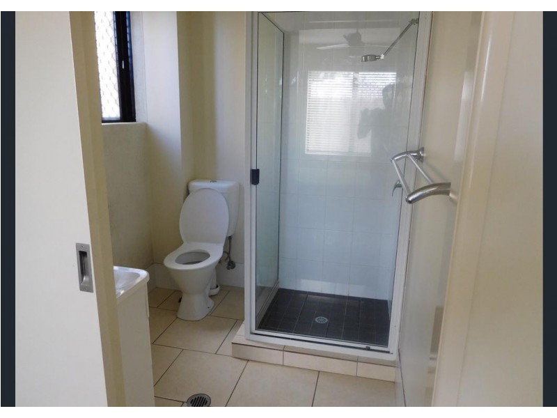 2/1-3 Uniplaza Court, Kearneys Spring QLD 4350