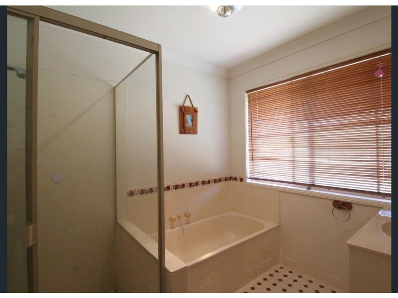 148 Pine Crescent, Esk QLD 4312