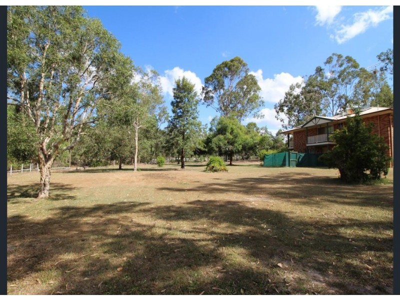 148 Pine Crescent, Esk QLD 4312