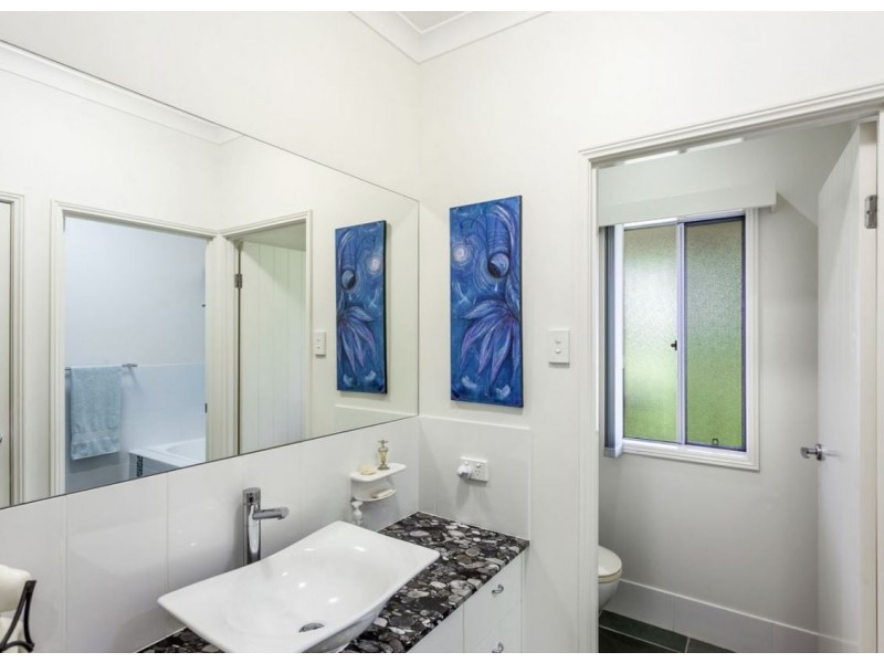 48 Essex Court, Mount Hallen QLD 4312