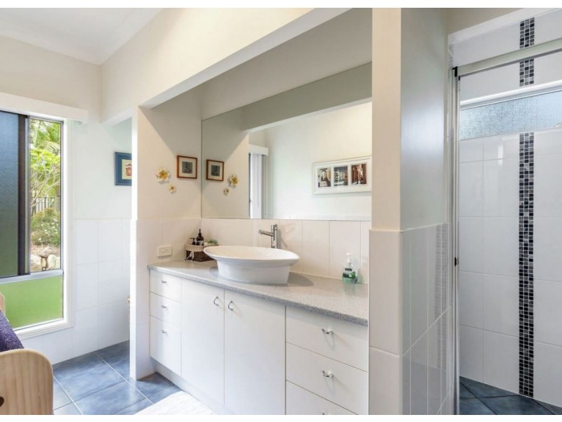 48 Essex Court, Mount Hallen QLD 4312