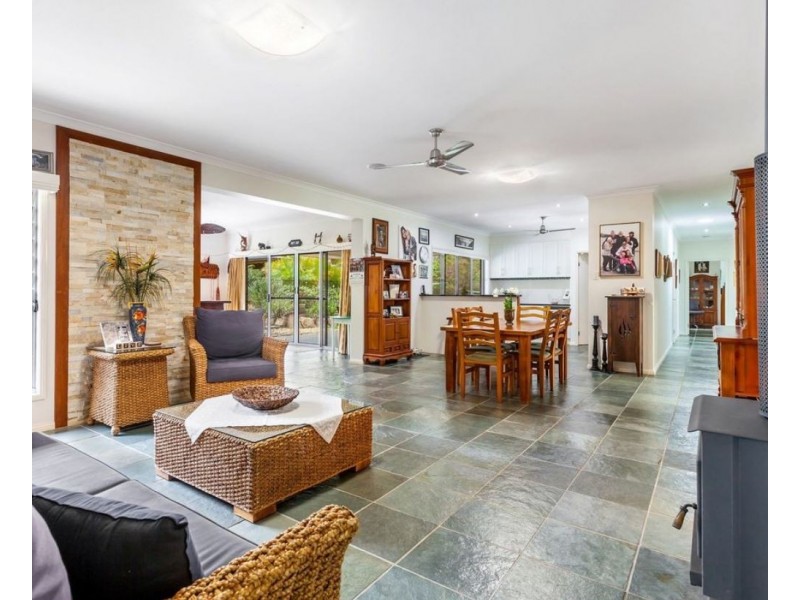 48 Essex Court, Mount Hallen QLD 4312