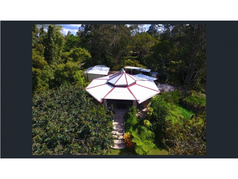 12 LAWRENCE PL, Maleny QLD 4552