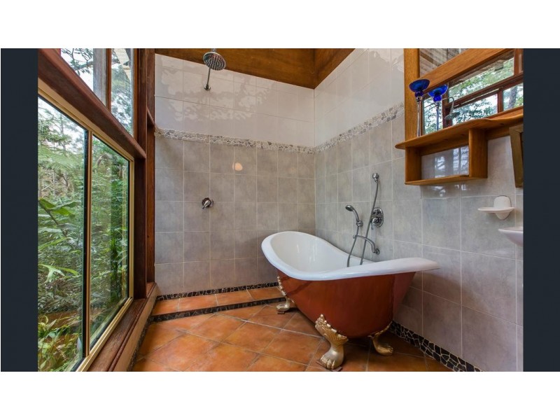 12 LAWRENCE PL, Maleny QLD 4552