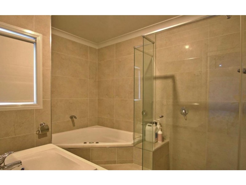 1/8 Elfin Court, Moore Park Beach QLD 4670