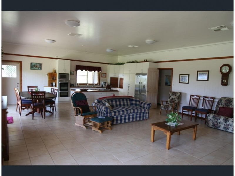 7 Mares Tail Lane, Springsure QLD 4722