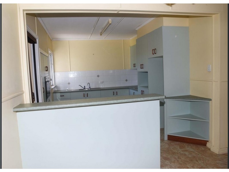 45 Downs Street, Roma QLD 4455