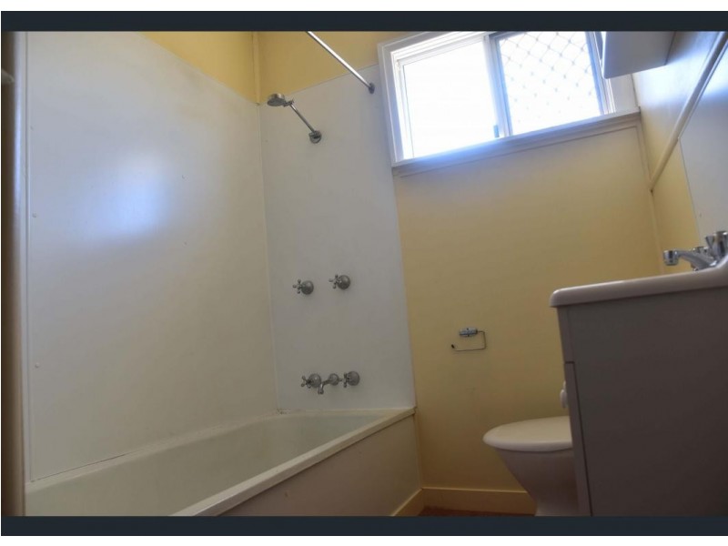 45 Downs Street, Roma QLD 4455