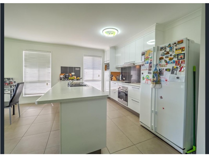15 Daintree Drive, Urangan QLD 4655