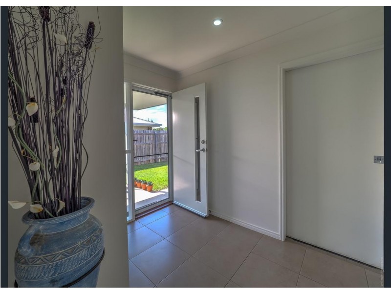 15 Daintree Drive, Urangan QLD 4655
