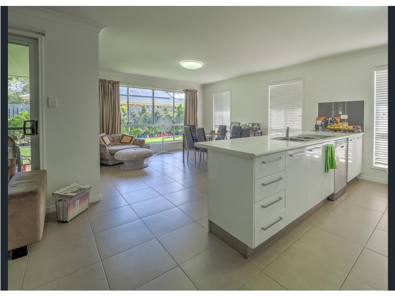 15 Daintree Drive, Urangan QLD 4655