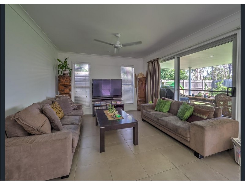 15 Daintree Drive, Urangan QLD 4655