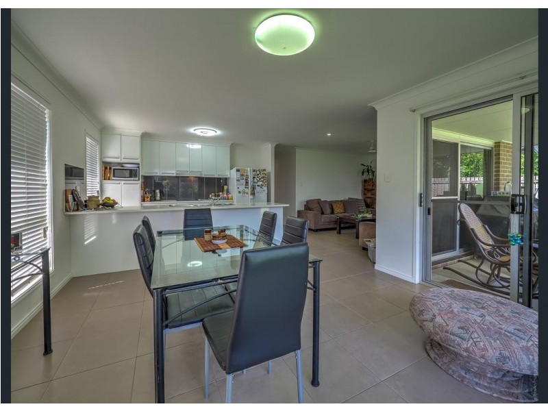 15 Daintree Drive, Urangan QLD 4655