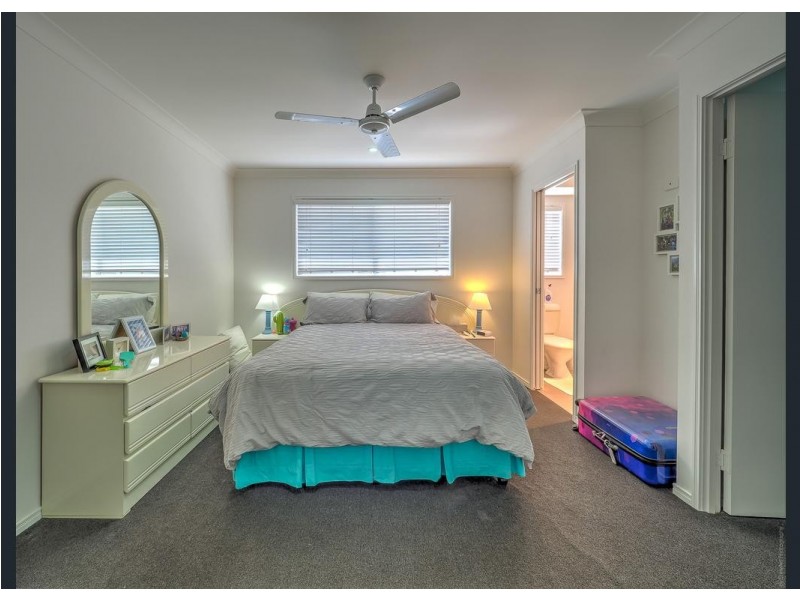 15 Daintree Drive, Urangan QLD 4655