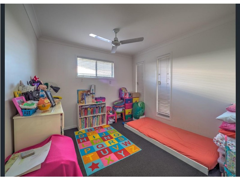 15 Daintree Drive, Urangan QLD 4655