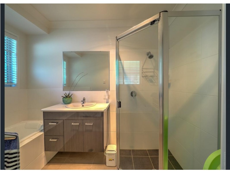 15 Daintree Drive, Urangan QLD 4655