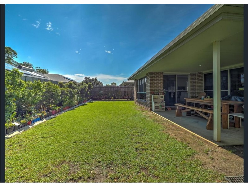 15 Daintree Drive, Urangan QLD 4655