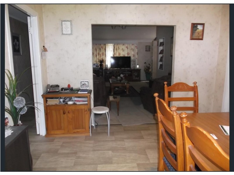 61 Woodlawn Street, Wallangarra QLD 4383