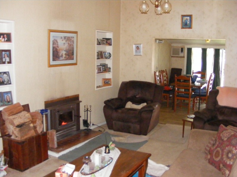 61 Woodlawn Street, Wallangarra QLD 4383
