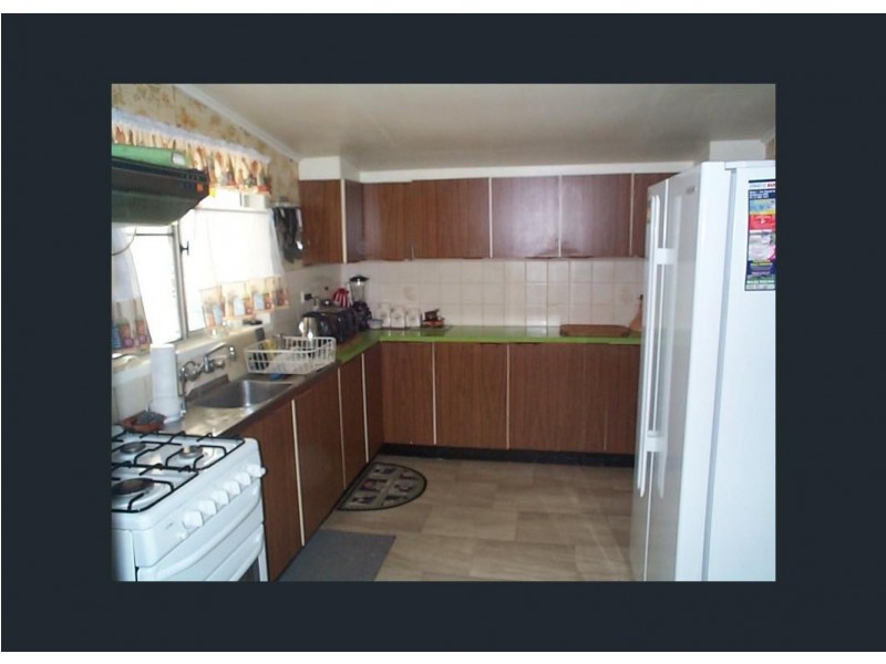 61 Woodlawn Street, Wallangarra QLD 4383