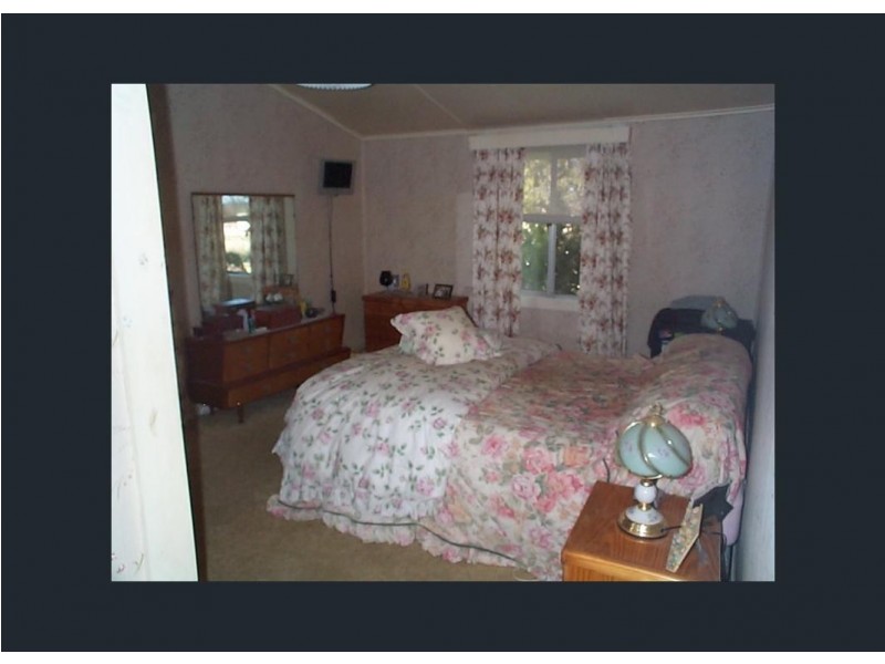 61 Woodlawn Street, Wallangarra QLD 4383