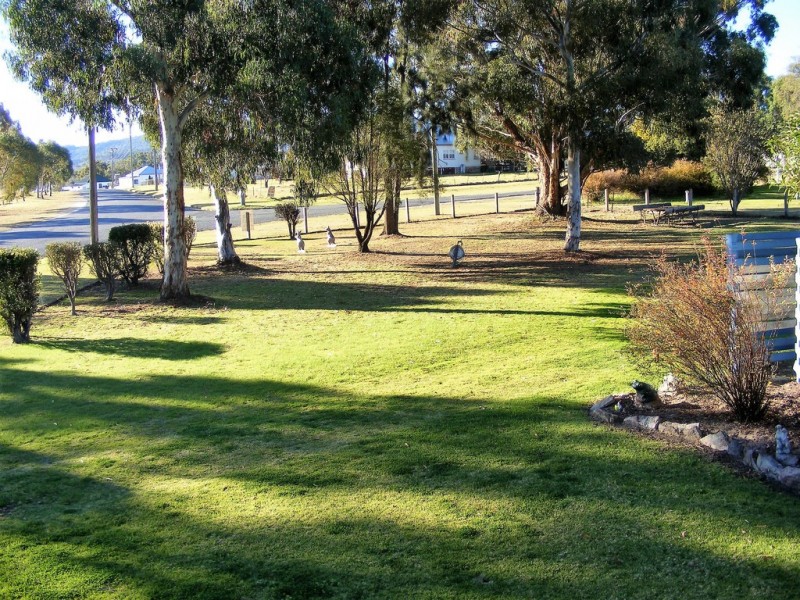 61 Woodlawn Street, Wallangarra QLD 4383