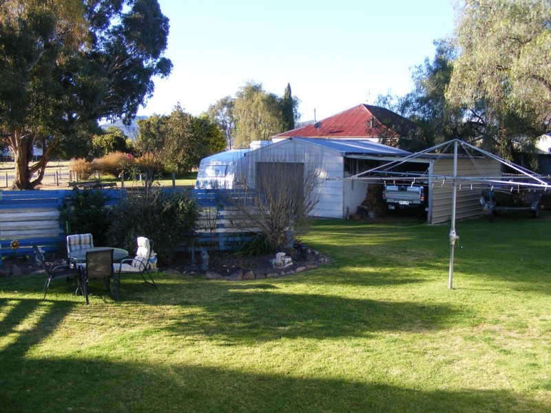 61 Woodlawn Street, Wallangarra QLD 4383