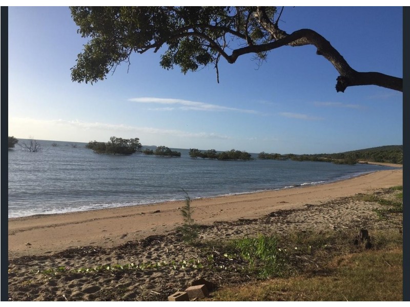 4 Flinders Lane, Clairview QLD 4741