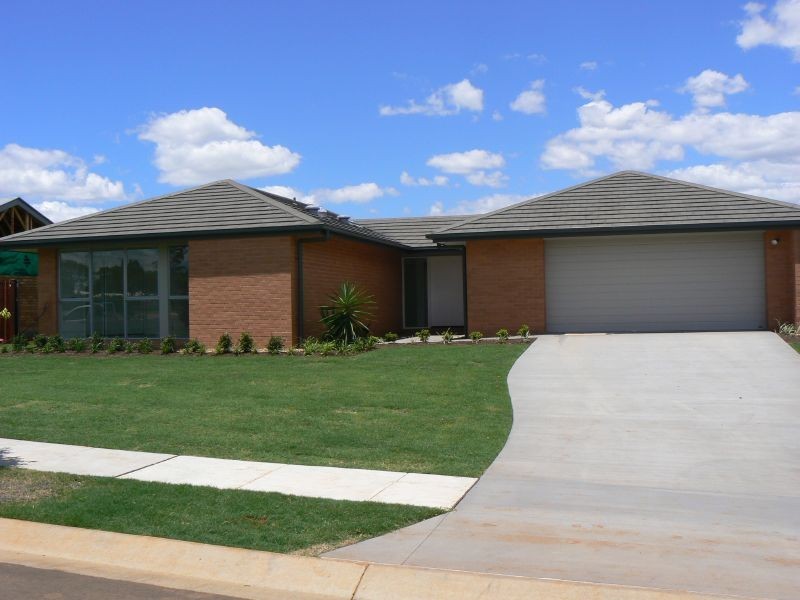 24 Silky Oak Avenue, Moggill QLD 4070