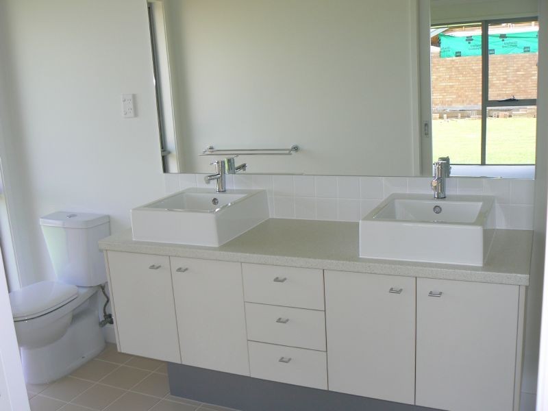 24 Silky Oak Avenue, Moggill QLD 4070