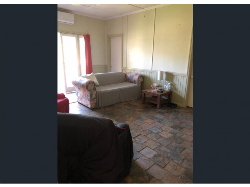 2 LAMAN STREET, Roma QLD 4455