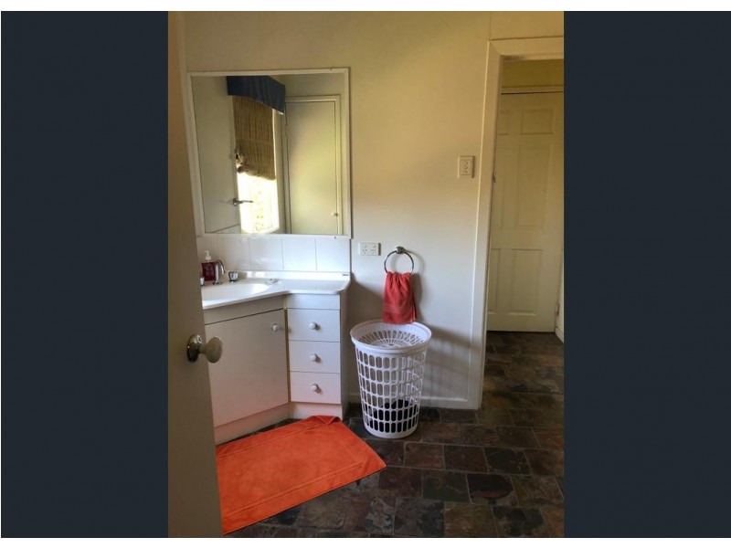 2 LAMAN STREET, Roma QLD 4455