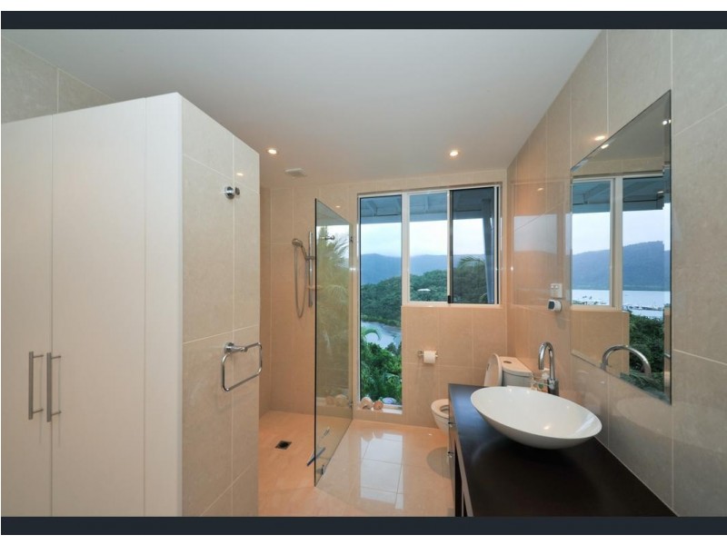 16 Harbour Avenue, Shute Harbour QLD 4802