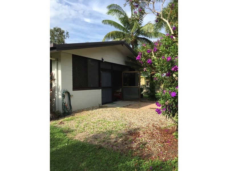 32 Melaleuca Drive, Tully Heads QLD 4854
