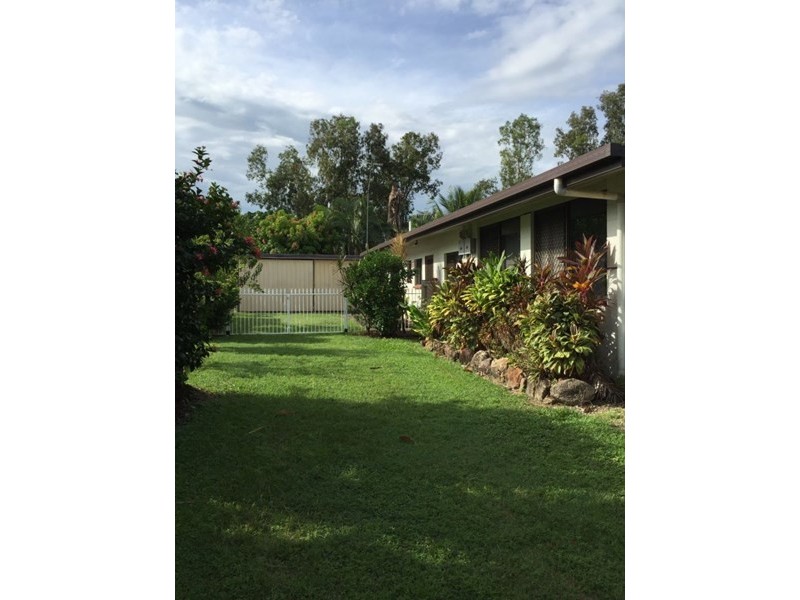 32 Melaleuca Drive, Tully Heads QLD 4854