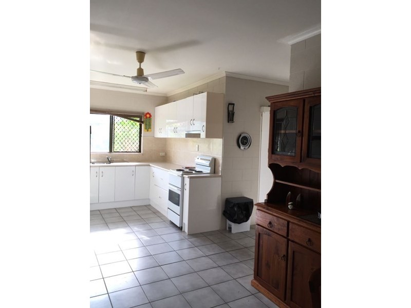 32 Melaleuca Drive, Tully Heads QLD 4854