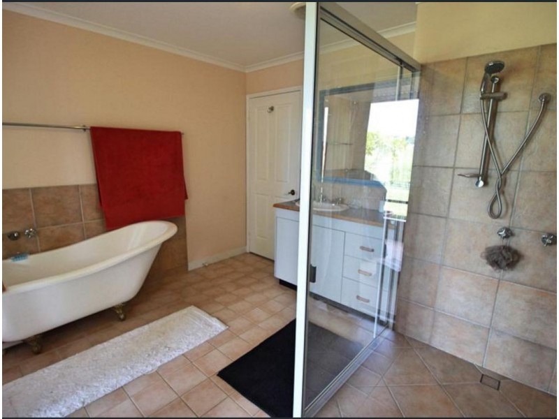 686 RIVER RD, Bungadoo QLD 4671