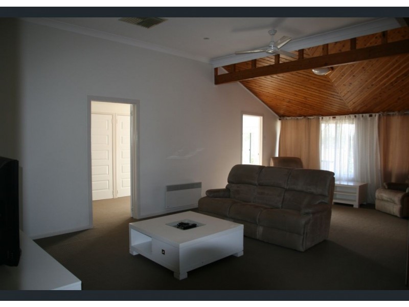 19 Pine Street, Miles QLD 4415