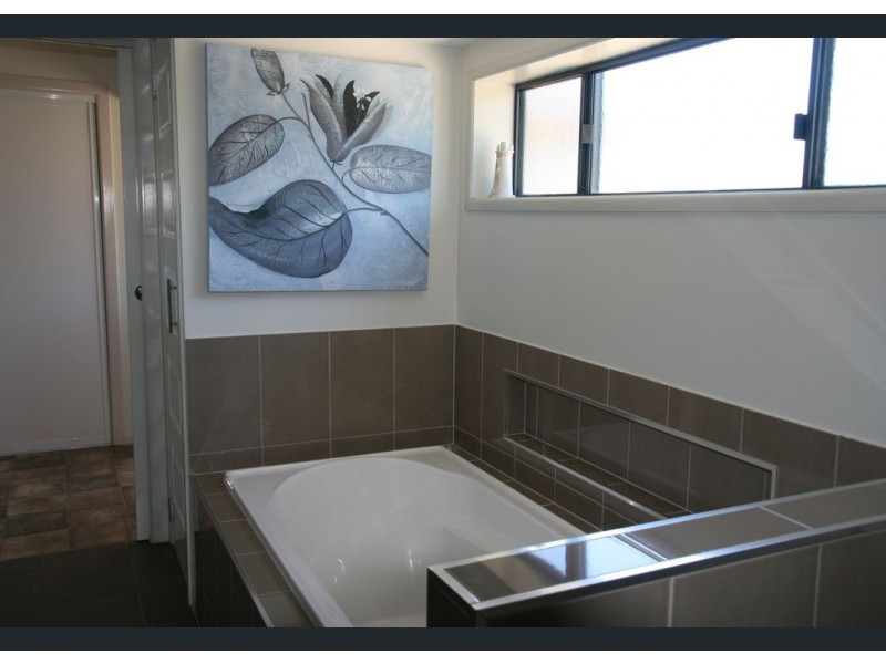 19 Pine Street, Miles QLD 4415