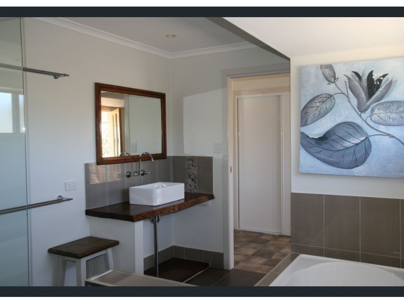 19 Pine Street, Miles QLD 4415