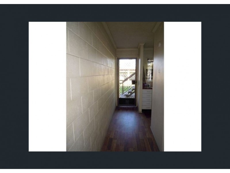 2/98 High Street, Berserker QLD 4701