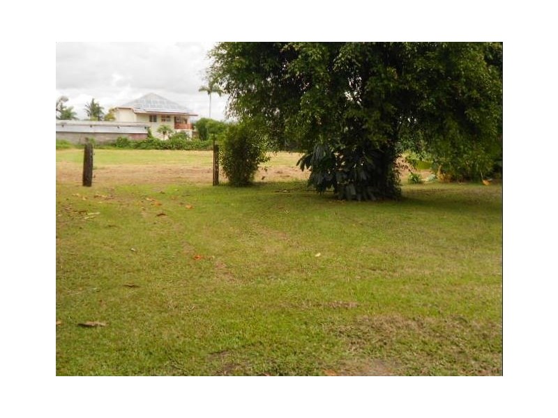 18 Ash Street, Goondi Bend QLD 4860