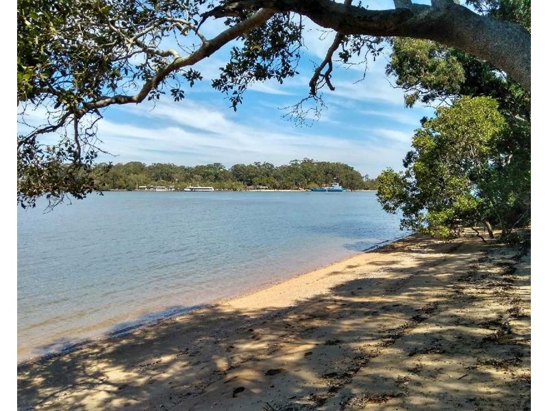 6-14 High Central Road, Macleay Island QLD 4184
