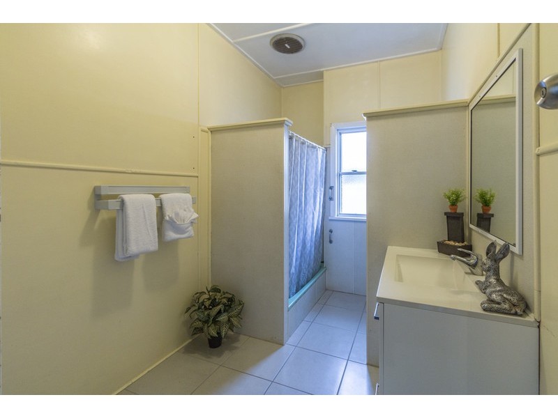 9 John Street, Bundaberg West QLD 4670