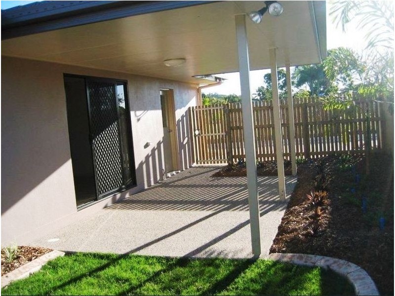 24 Eva Parade, Glenella QLD 4740