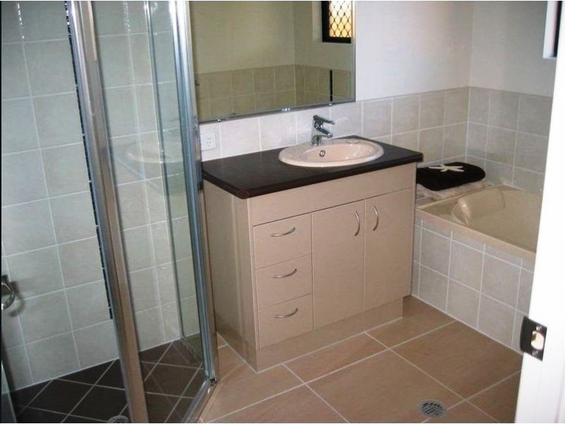 24 Eva Parade, Glenella QLD 4740