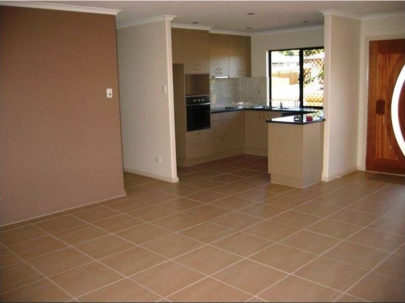 24 Eva Parade, Glenella QLD 4740